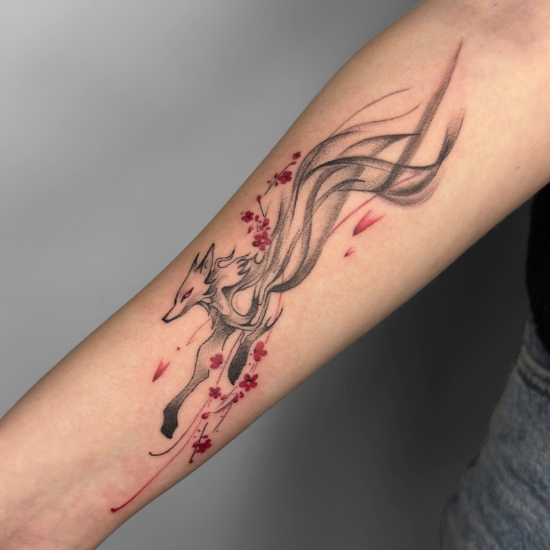 Женские на предплечье цветные, фото - Тату салон InQ Tattoo Studio
