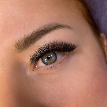 Нарощування вій 3D