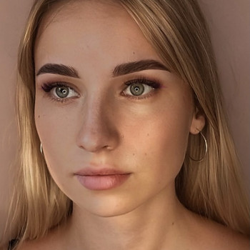 Моделювання форми брів та фарбування 