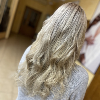 Фото після
Виконані процедури: 
Перенарощення волосся/тонування/догляд