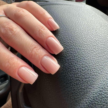 Манікюр зі зняттям та покриттям
                    Салон красоты Fargo Киев