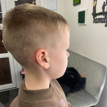 Дитячі стрижки
                    Салон краси Backstage Одеса