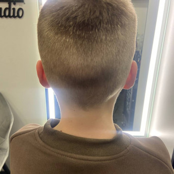 Дитячі стрижки
                    Салон краси Backstage Одеса