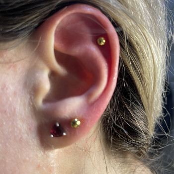 Классический пирсинг ушей
                    Косметолог-ін'єкціоніст Ирина Херсон