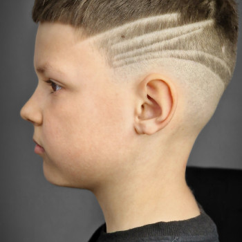 Малюнок на волоссі
Hair tatoo
Стрижка для підлітка