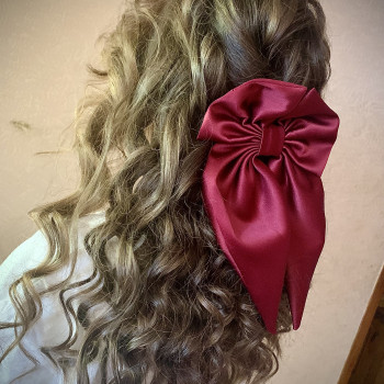 Весільні та святкові зачіски
                    Перукар-візажист Елена Харків