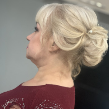 Весільні та святкові зачіски
                    Перукар-візажист Елена Харків