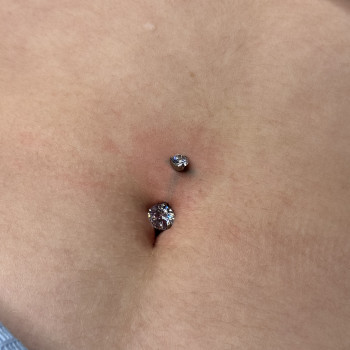 Пірсинг пупка