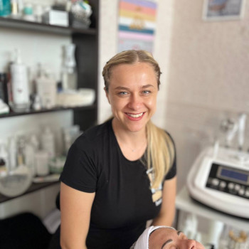 Масаж обличчя
                    Преподаватель курсов красоты Інна Каменец-Подольский