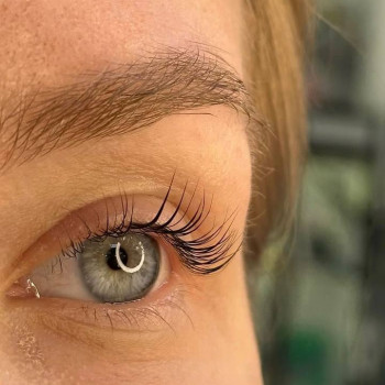 Ламінування вій
                    Салон краси ЛайфТріо Дніпро