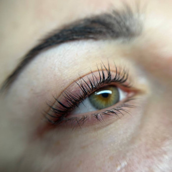 Ламінування вій
                    Салон краси ЛайфТріо Дніпро