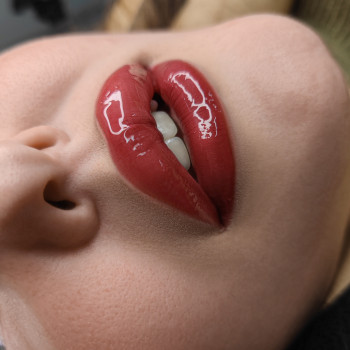 Перманент брів, пудрове напилення брів
                    Бровист Вікторія Ровно