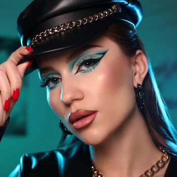 Яскравий макіяж