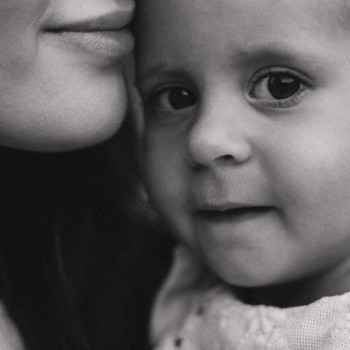 Ніжні моменти мами і дитини в природі

  фотосесія 
  фотосесія