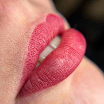 Акварельні губи