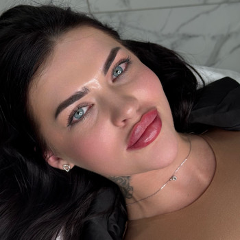 Контурна пластика губ