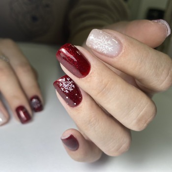 Белый маникюр новогодний бордовый, фото - Мастер маникюра Галина Караваева