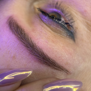 Волоскова техніка перманенту брів