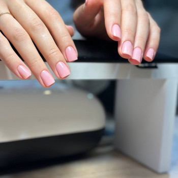 Нюдовий манікюр