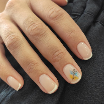 Нежный маникюр патриотический френч, фото - Мастер маникюра Дарья Горбань