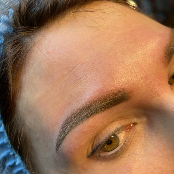 Перекрытие старого татуажа бровей
                    Мастер перманентного макияжа Ирина Киев