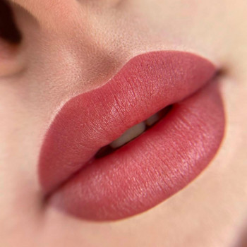 Перманентный макияж губ (Помадный эффект)
                    Мастер перманентного макияжа Ирина Киев