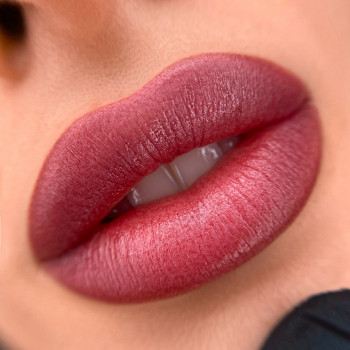 Перманентный макияж губ (Помадный эффект)
                    Мастер перманентного макияжа Ирина Киев