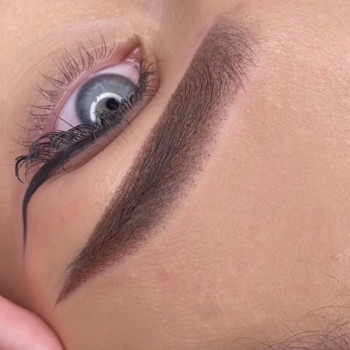 Пудровые брови
                    Майстер перманентного макіяжу Ирина Київ