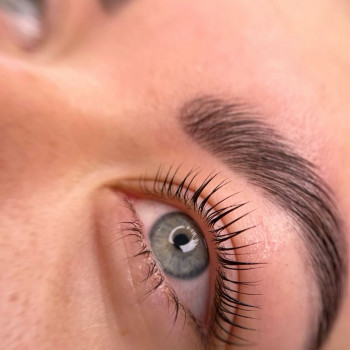 Ламінування вій та брів
 
 
 