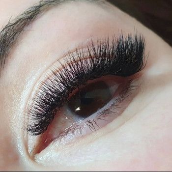 Нарощування вій