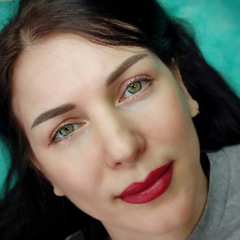 Брівкам рік, свіжі губки, памадний прокрас
   