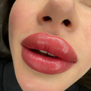 Перманентный макияж губ
                    Мастер перманентного макияжа Виктория Киев