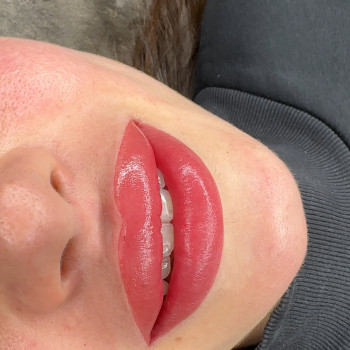 Перманентный макияж губ
                    Мастер перманентного макияжа Виктория Киев