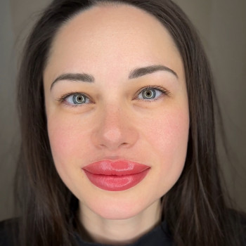 Перманентный макияж губ
                    Мастер перманентного макияжа Виктория Киев