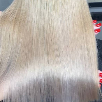 Кератинове випрямлення волосся