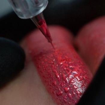 Перманентний макіяж, перманент губ
    