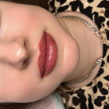 ПЕРМАНЕНТ губ акварель/помада
                    Мастер перманентного макияжа Александра Кривой Рог