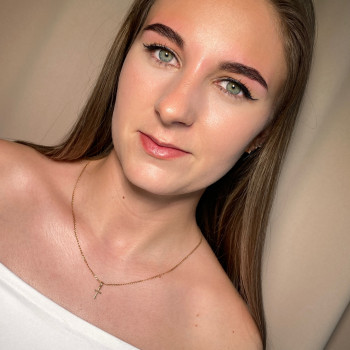 Оформлення та фарбування брів.