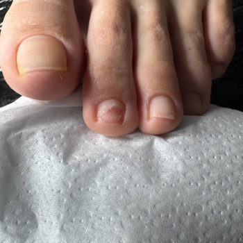 Естетичний апаратний/ комбі педикюр (обробка тільки пальчиків)
                    Ногтевая студия Маникюрный дом Одесса