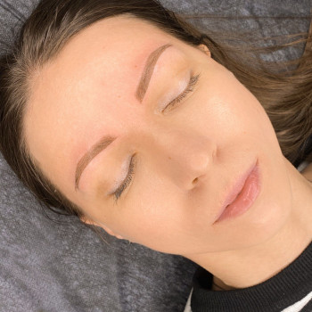 Перманентний макіяж брів
                    Майстер перманентного макіяжу Юлия Олександрія