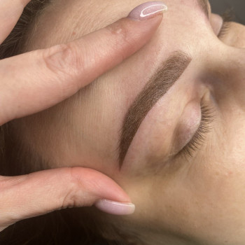 Перманентний макіяж брів
                    Майстер перманентного макіяжу Юлия Олександрія