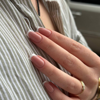 Манікюр зі зняттям та покриттям
                    Салон красоты Fargo Киев