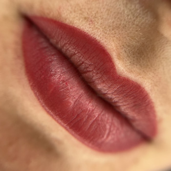 Перманент губ у техніці Омбре