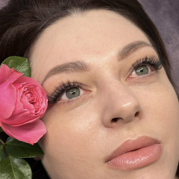 Робота учениці з базового курсу нарощування вій