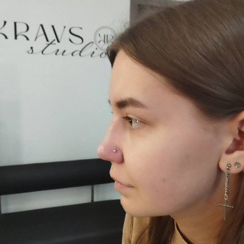 Пірсинг крила носа