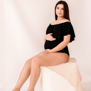 Фотосессия беременности «стандарт» в стиле boohoo студийная
                    Фотограф Вероника Одесса