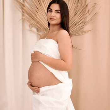 Фотосессия беременности «стандарт» в стиле boohoo студийная
                    Фотограф Вероника Одесса