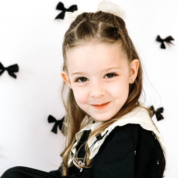 Тематическая фотосессия с бантиками на день рождения торт в подарок
                    Фотограф Вероника Одесса