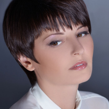 "Смарт-стрижка", однотонне фарбування, коротке волосся з укладкою феном (Dyson PRO).