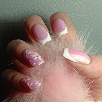 маникюр ромашки